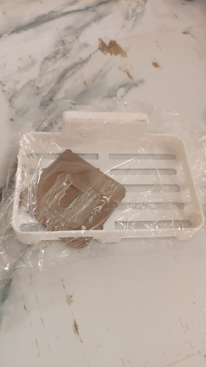Self-Adhesive Wall Mount Plastic Soap Dish with Drain Slots Self-Adhesive Wall Mount Plastic Soap Dish with Drain Slots